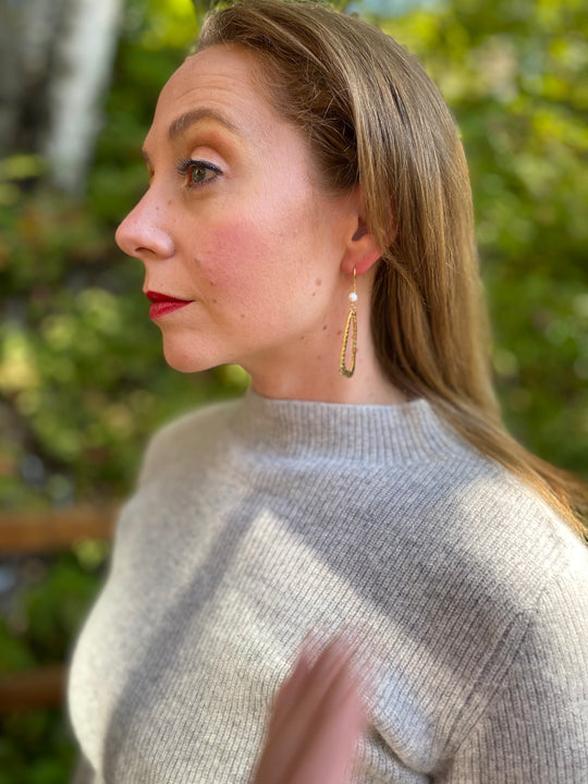 Hammered Oval Earrings With Pearl In Gold Plate