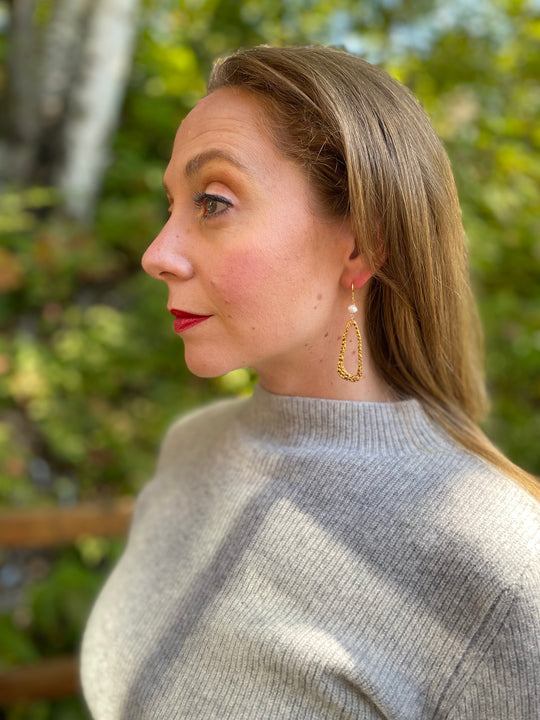 Hammered Oval Earrings With Pearl In Gold Plate